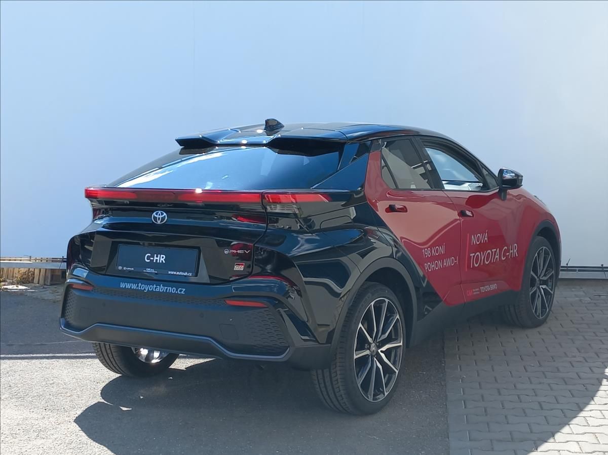 Toyota C-HR, 2,0 Plug-in Hybrid  e-CVT 223k - fotka 3
