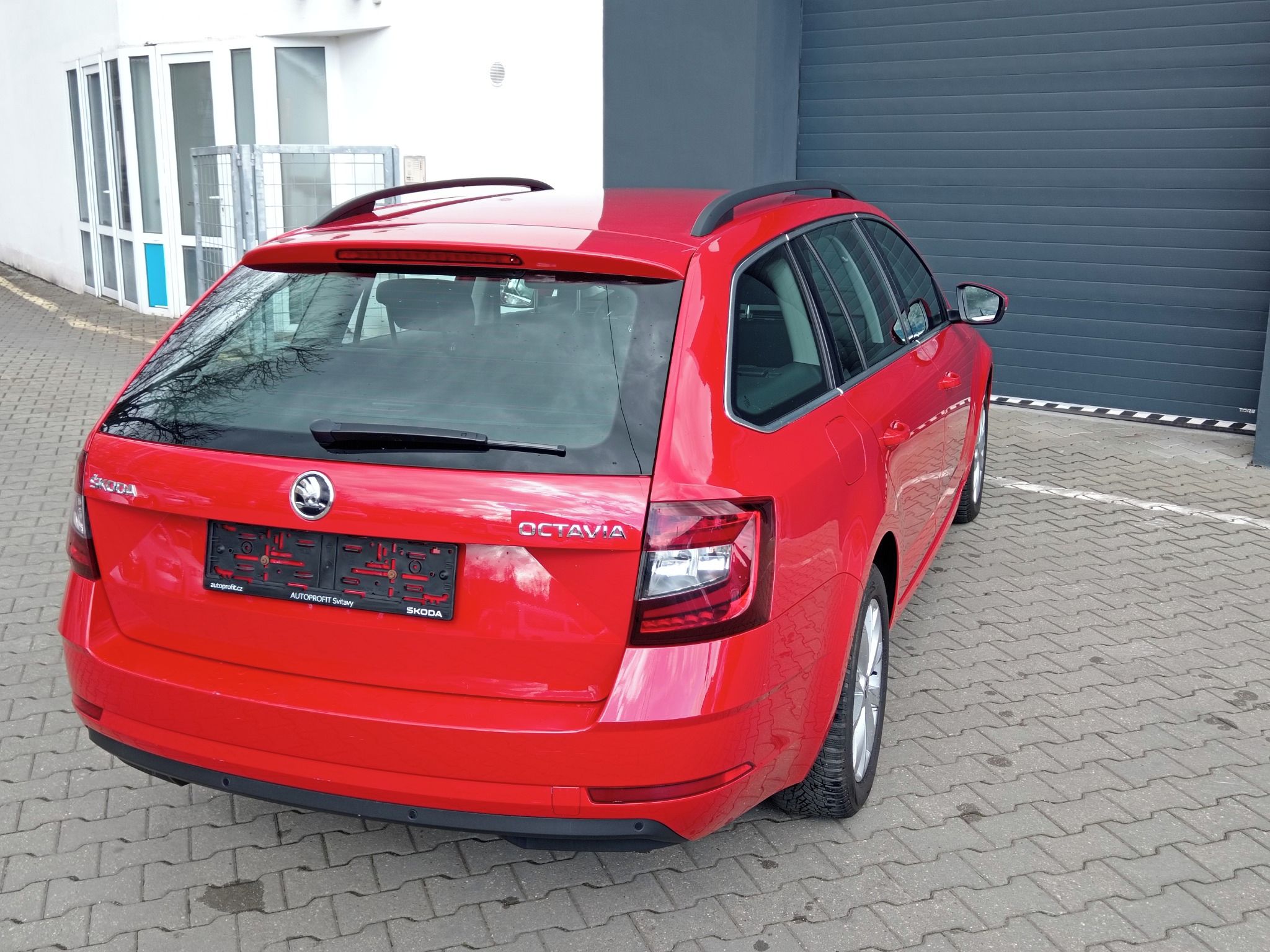 Škoda Octavia, combi 2,0 TDi, Style DSG - fotka 5