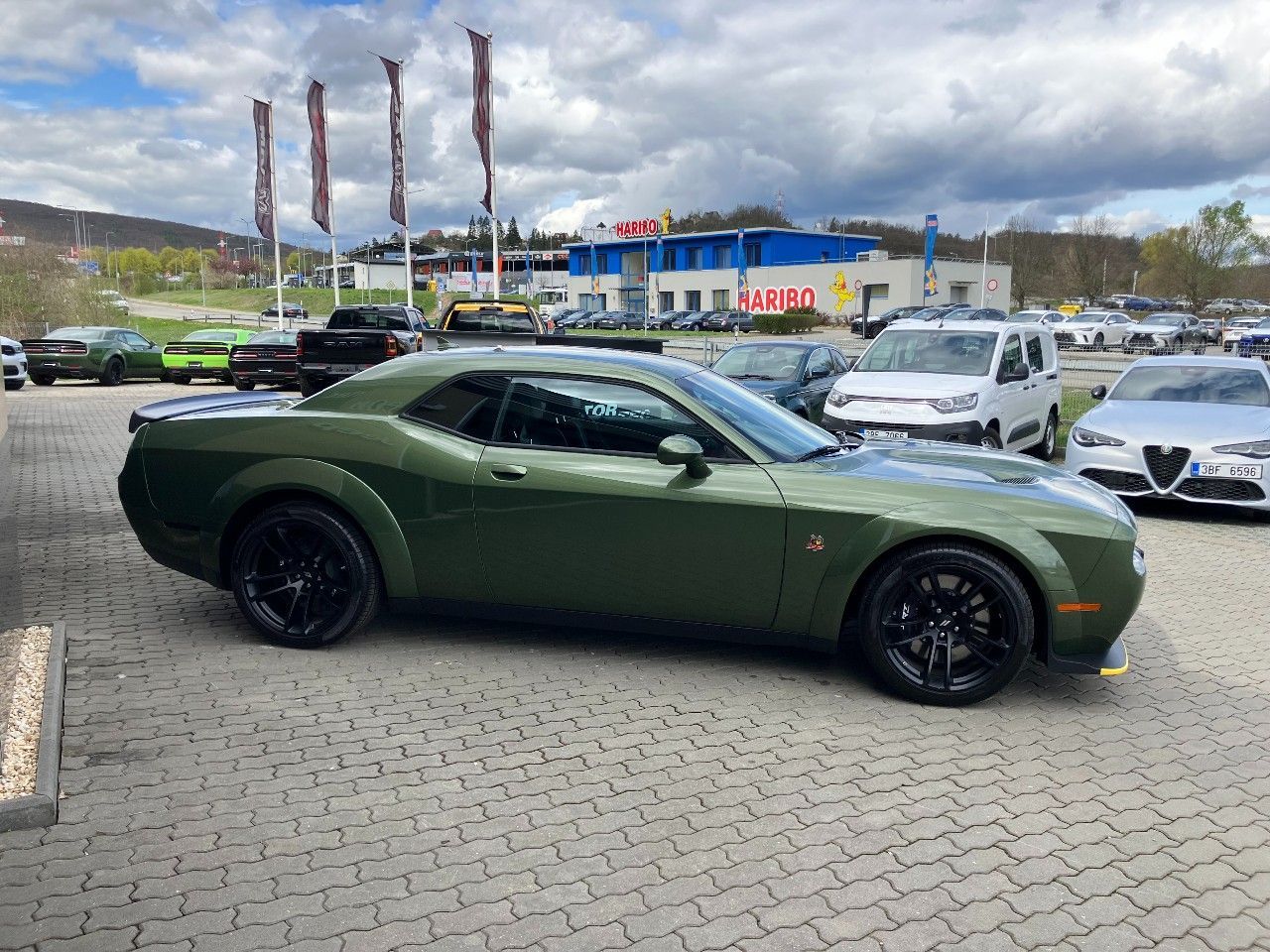 Dodge Challenger, 6.4 V8 HEMI Scat Pack Widebody - fotka 2
