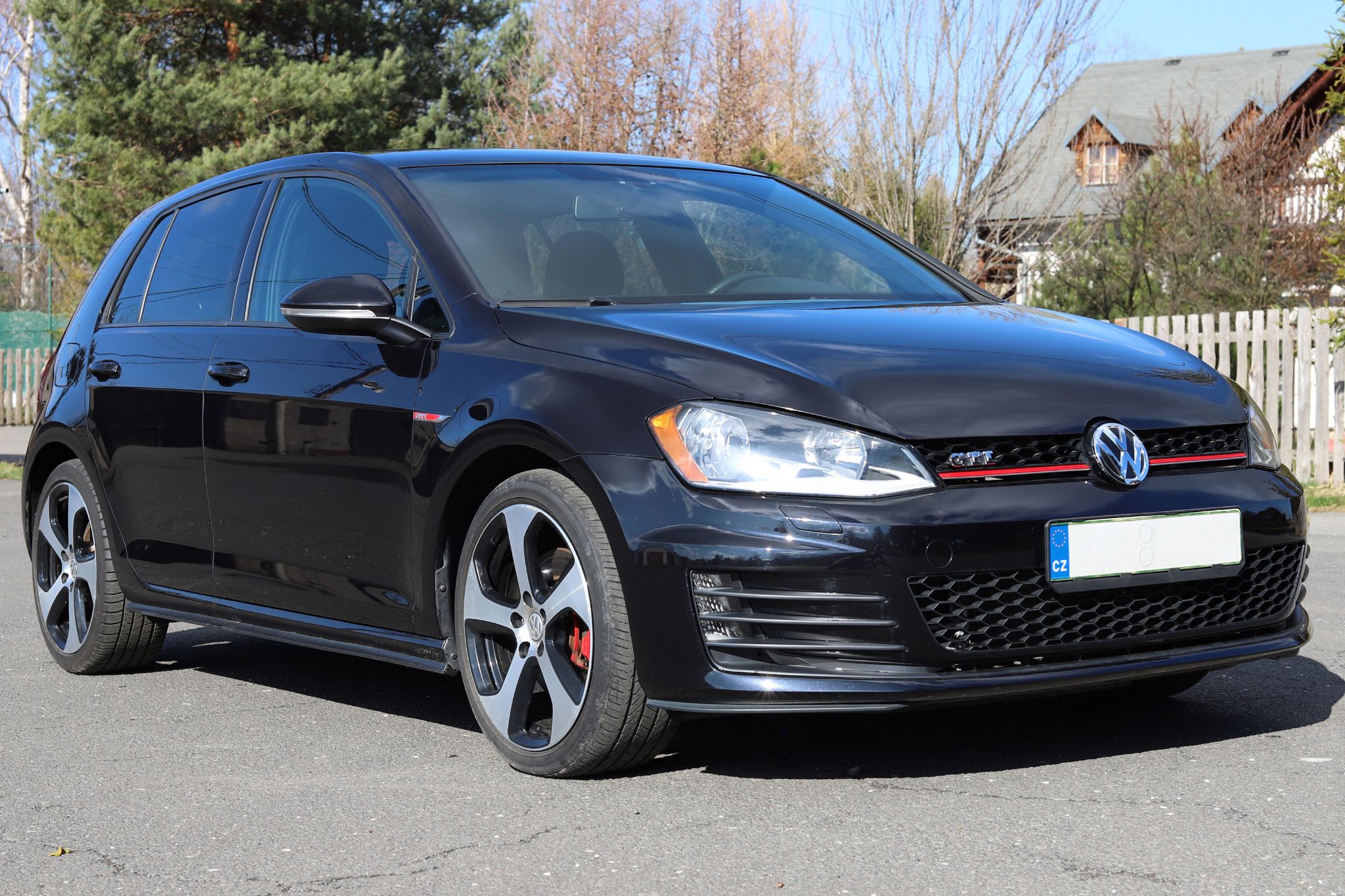 Volkswagen Golf, 2,0 GTI, MT, 155 kW - fotka 3