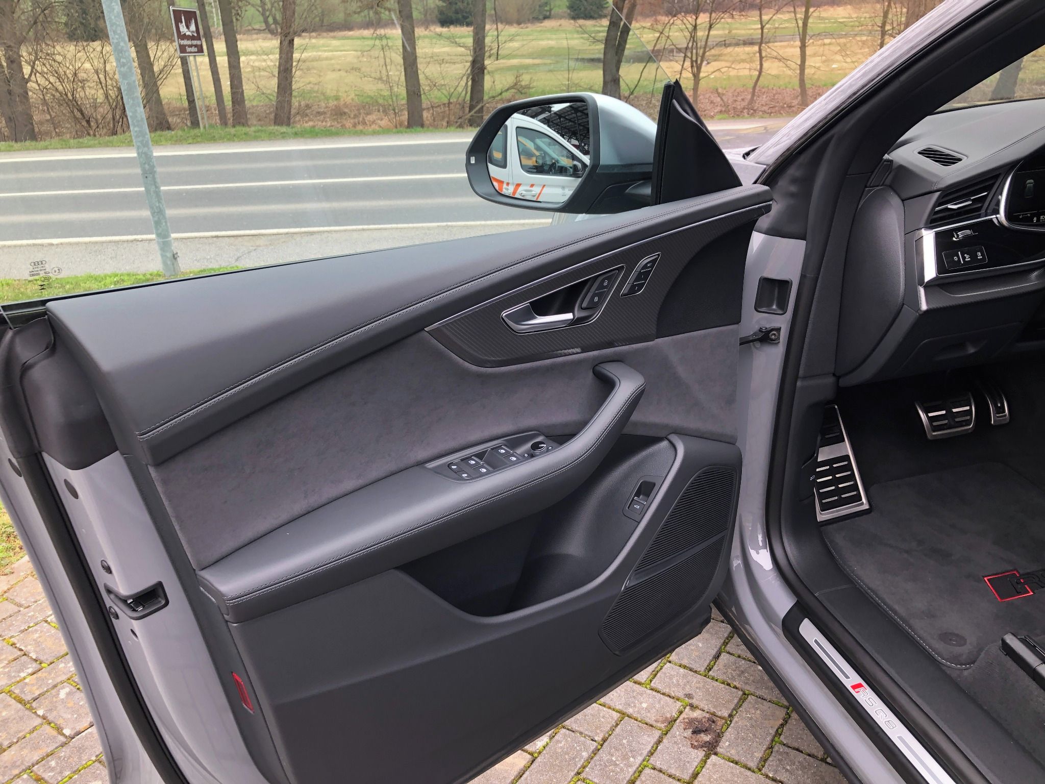 Audi RS Q8, kůže Valcona, Bang Olufsen - fotka 6