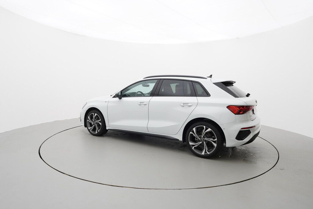 Audi A3, S-Line 1.5 FSI 110 kW - fotka 3