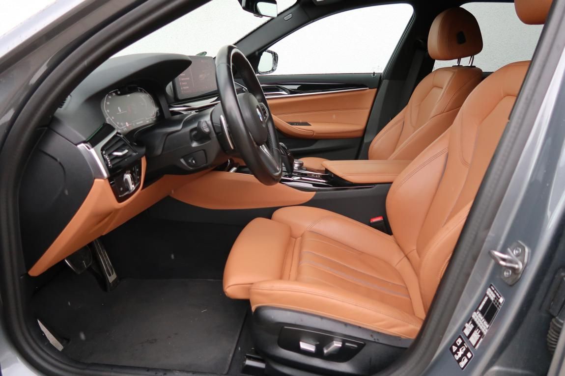 BMW Řada 5, 530i xDrive Touring - fotka 2