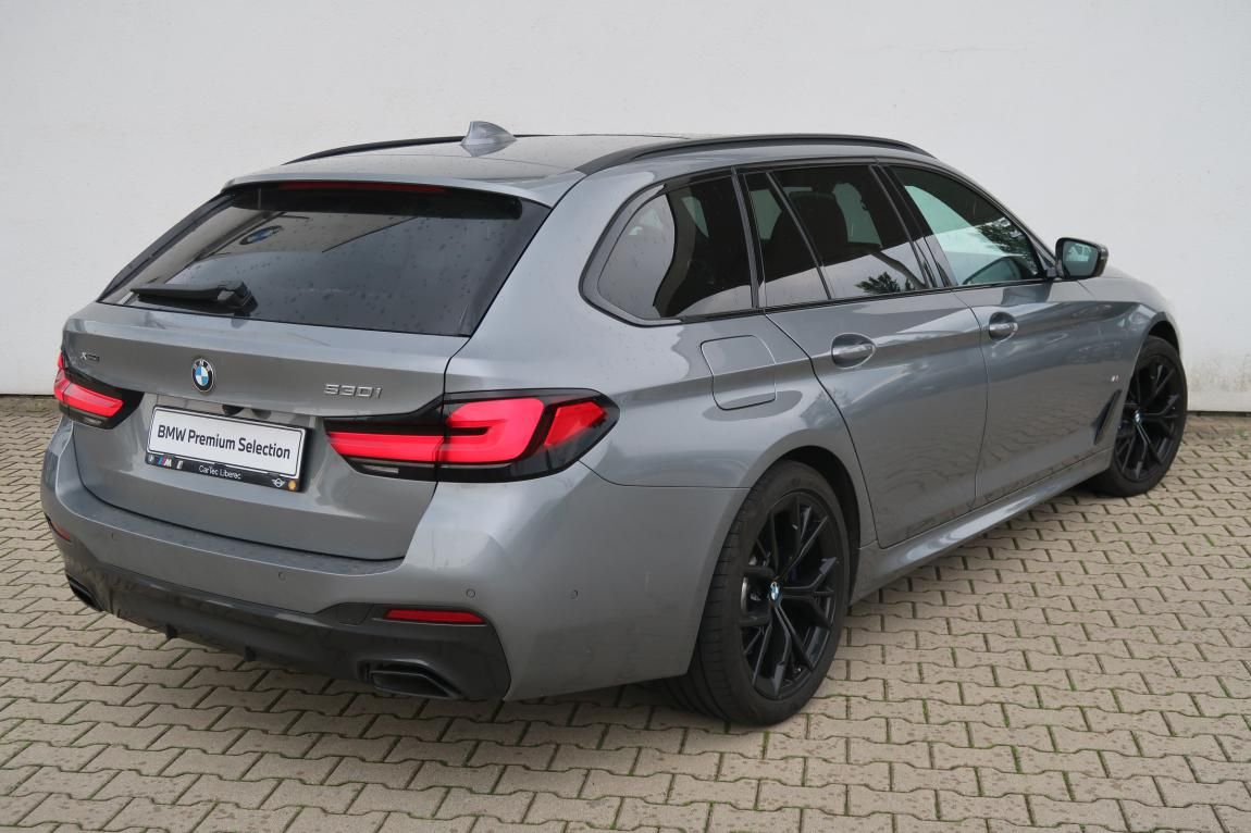 BMW Řada 5, 530i xDrive Touring - fotka 3