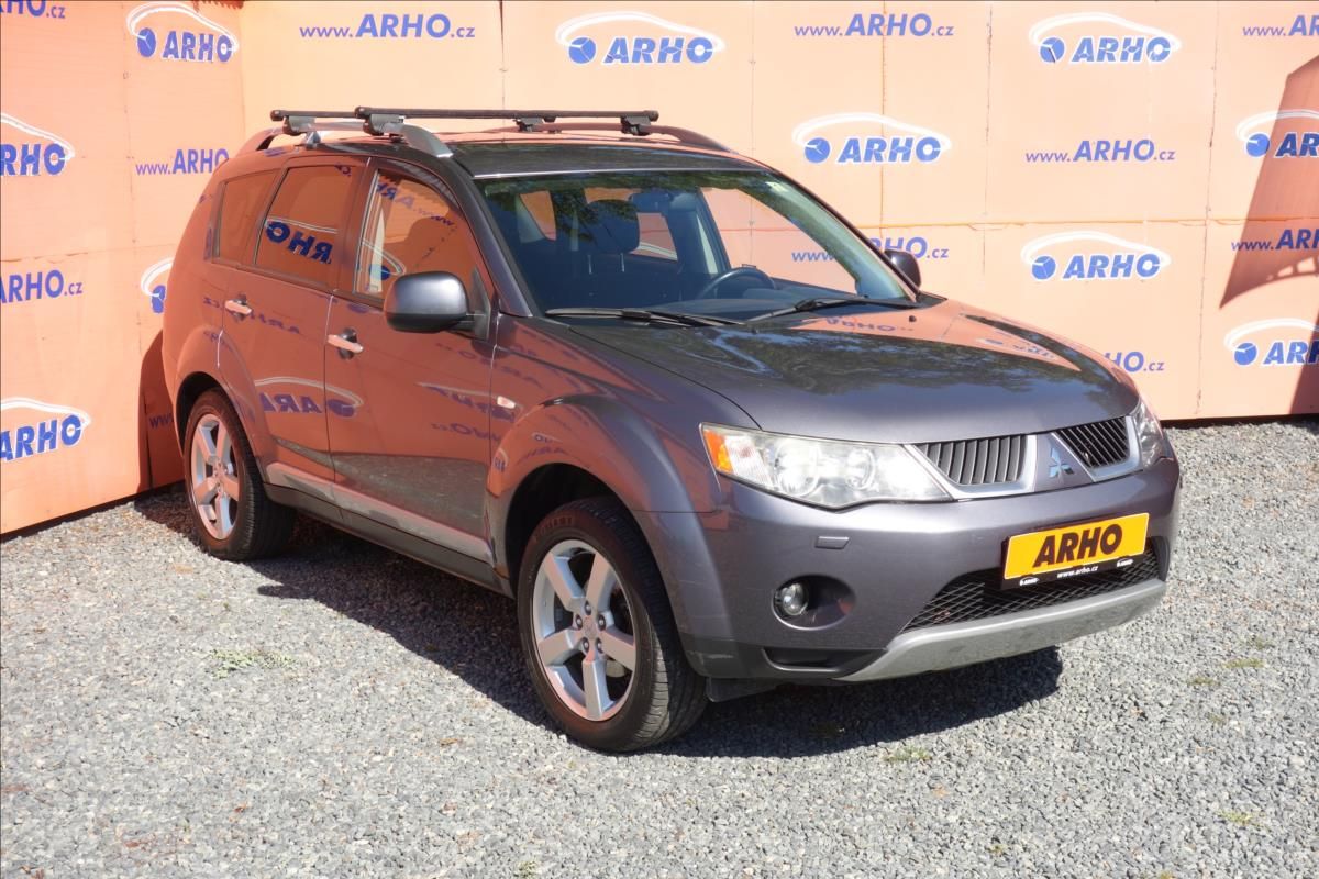 Mitsubishi Outlander, 2,0 DI-D, ČR, 1 MAJ., 7MÍST.