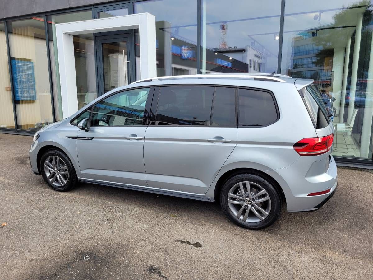 Volkswagen Touran, 1.5 TSI DSG R-Line 7míst TAŽNÉ - fotka 2