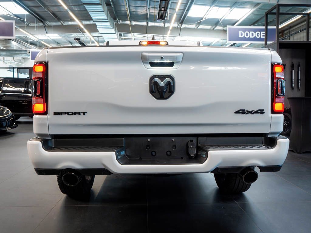 Dodge Ram, 5.7 eTorque Sport Night Edit - fotka 5
