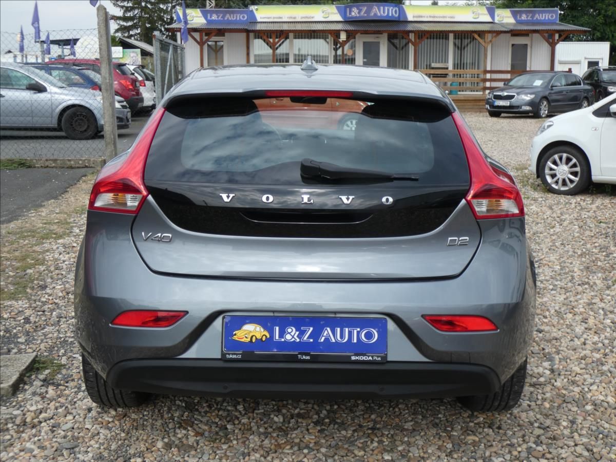 Volvo V40, 2,0 D - fotka 5