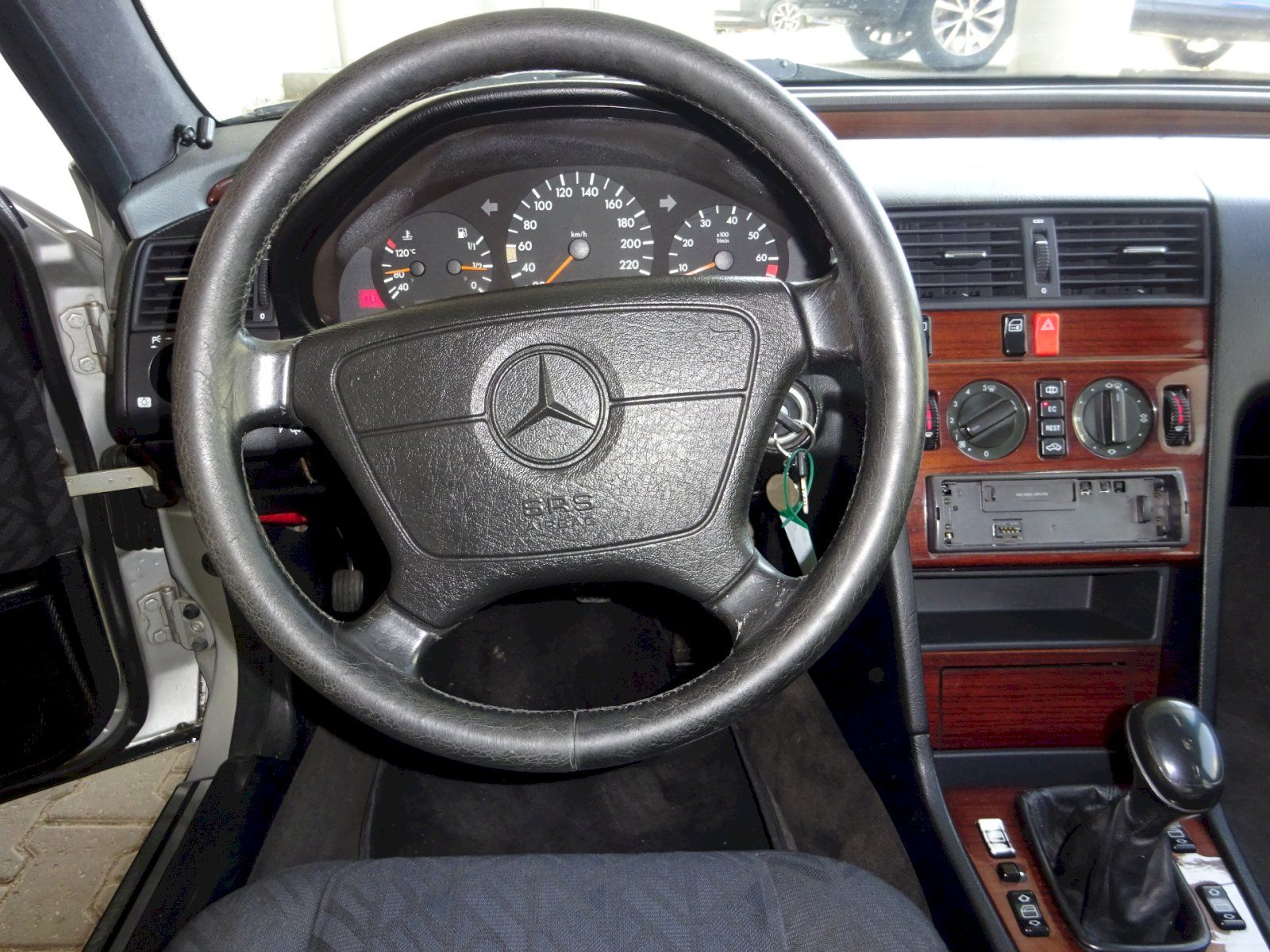 Mercedes-Benz Třídy C, 180 Elegance - man. převodovka - fotka 6