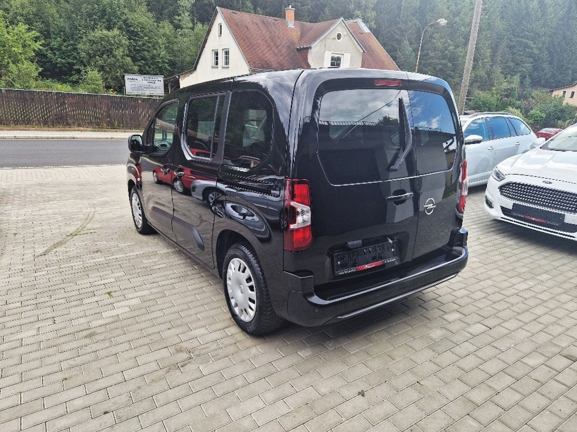 Opel Combo, 1.5 TDCi (96 kW), 5 míst, NAVI - fotka 3