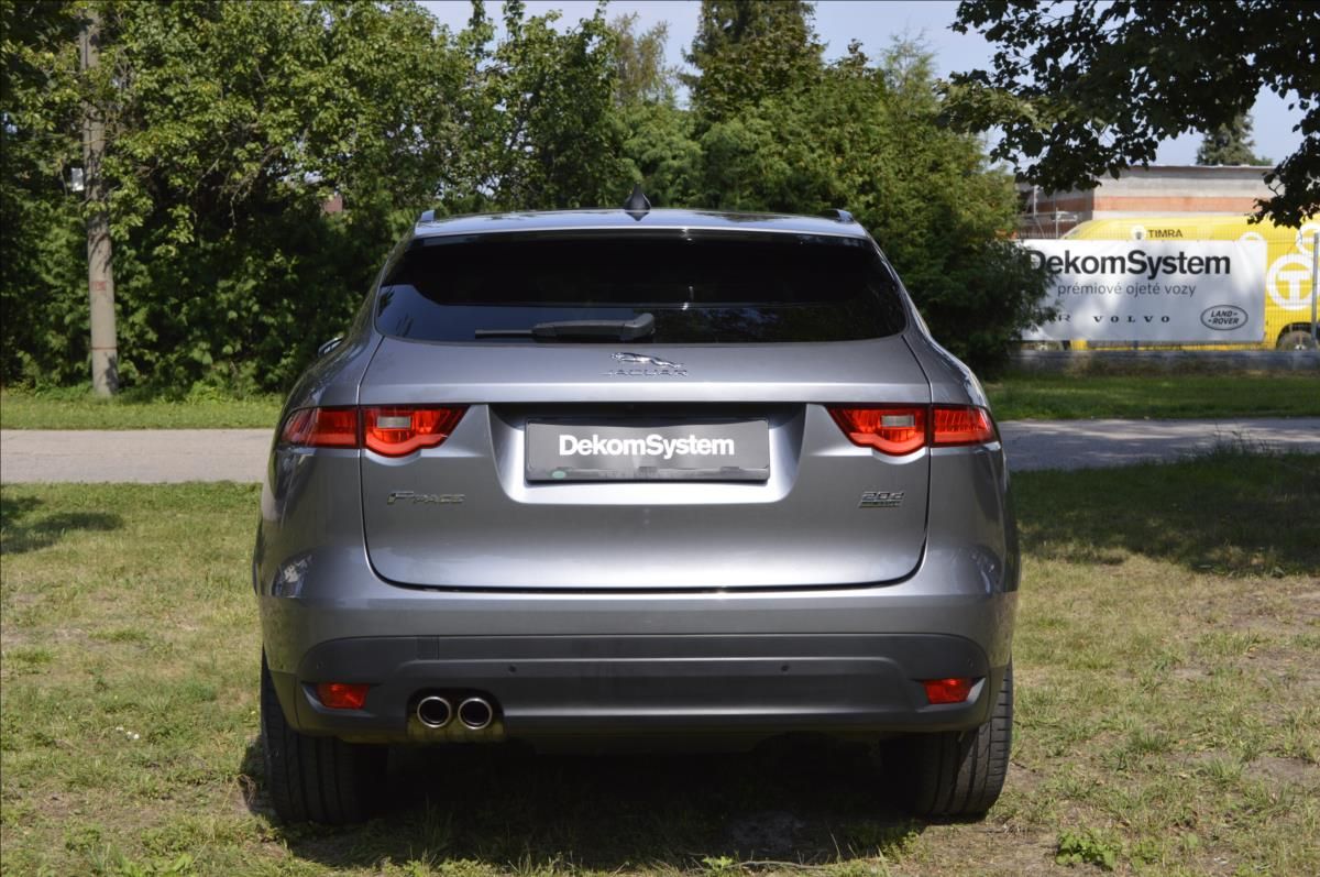 Jaguar F-Pace, 2,0 20d AWD PRESTIGE 180k Auto - fotka 6