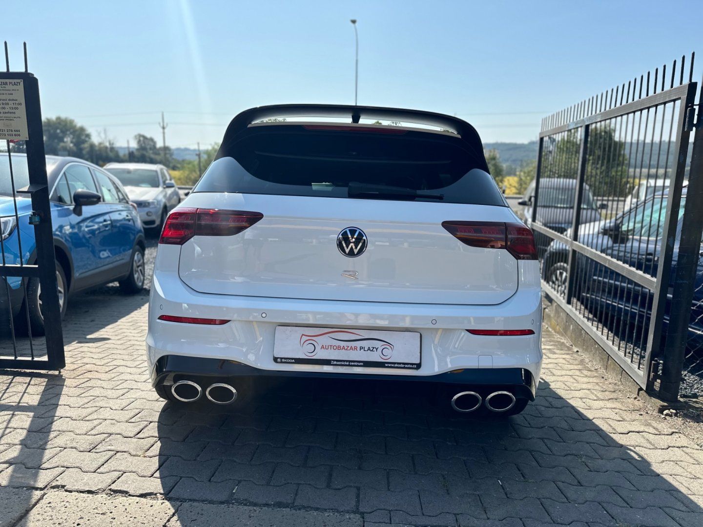 Volkswagen Golf, R 235kW PANOR.NAVI,100%KM - fotka 5
