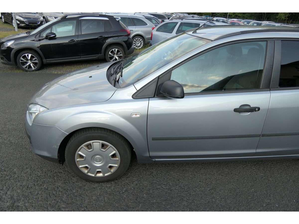 Ford Focus, 1,6 85KW KLIMA - fotka 4