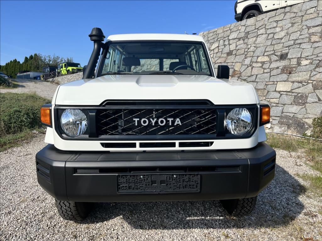 Toyota Land Cruiser, GRJ78 MY24  4,0 V6 5M/T Standa - fotka 2