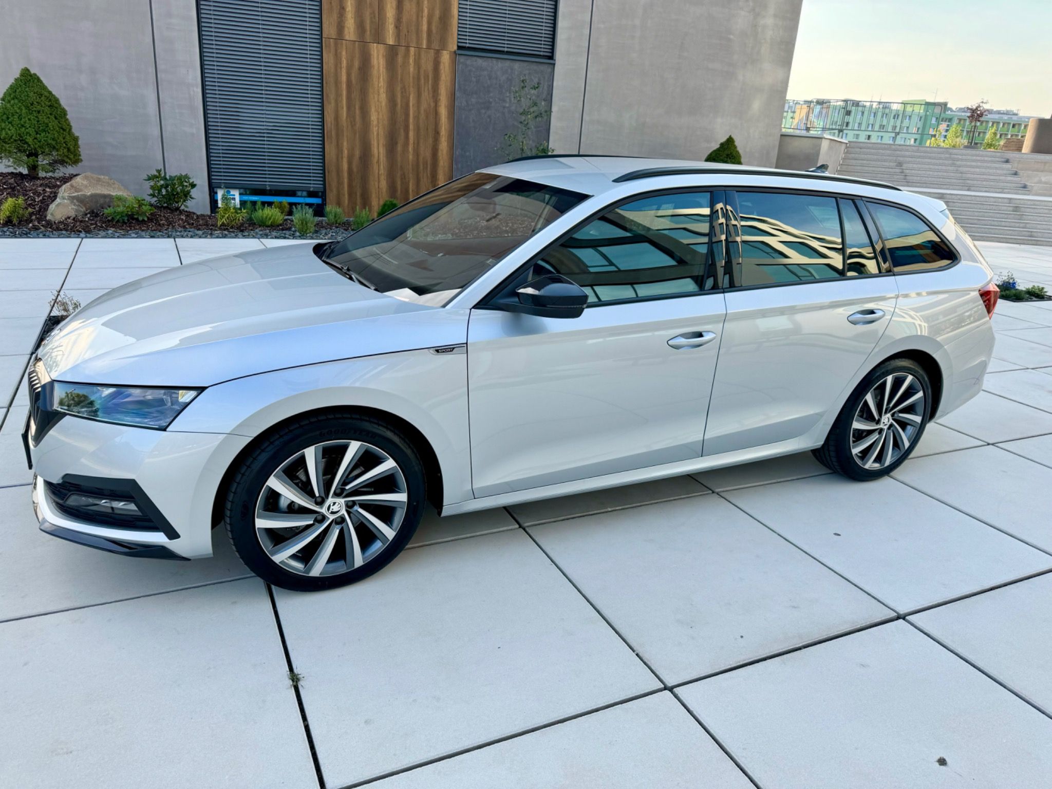 Škoda Octavia, Sportline 2,0TSI 140kW DSG 4x4 - fotka 3