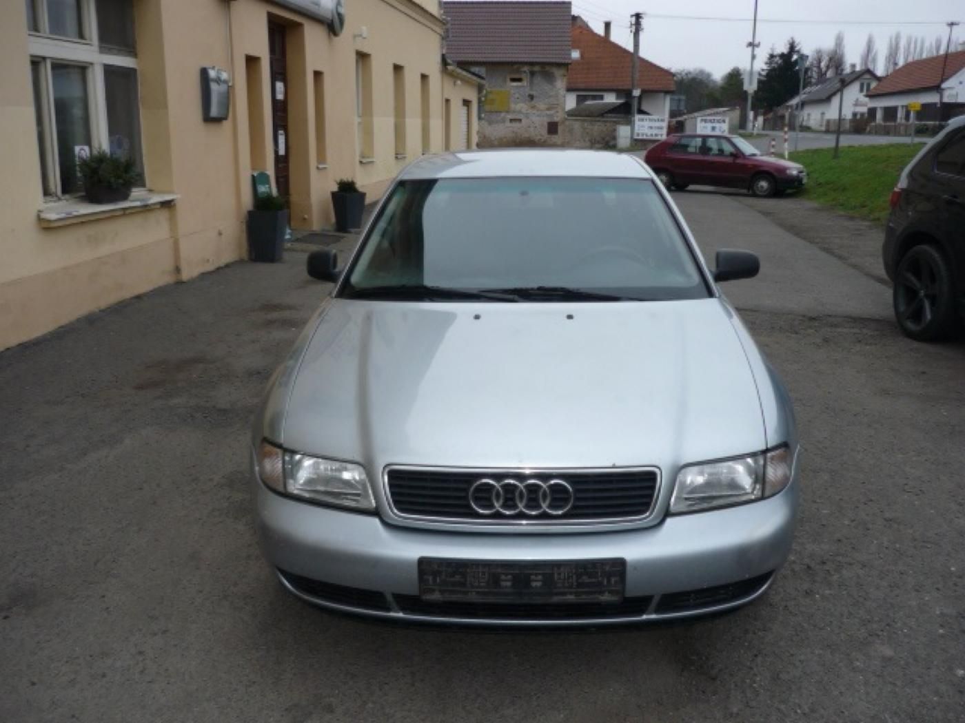 Audi A4, 1.6i.74kw.Klima.Závěs - fotka 3