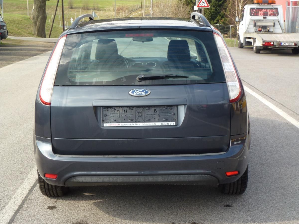 Ford Focus, 1,6 16V  Elegance - fotka 6