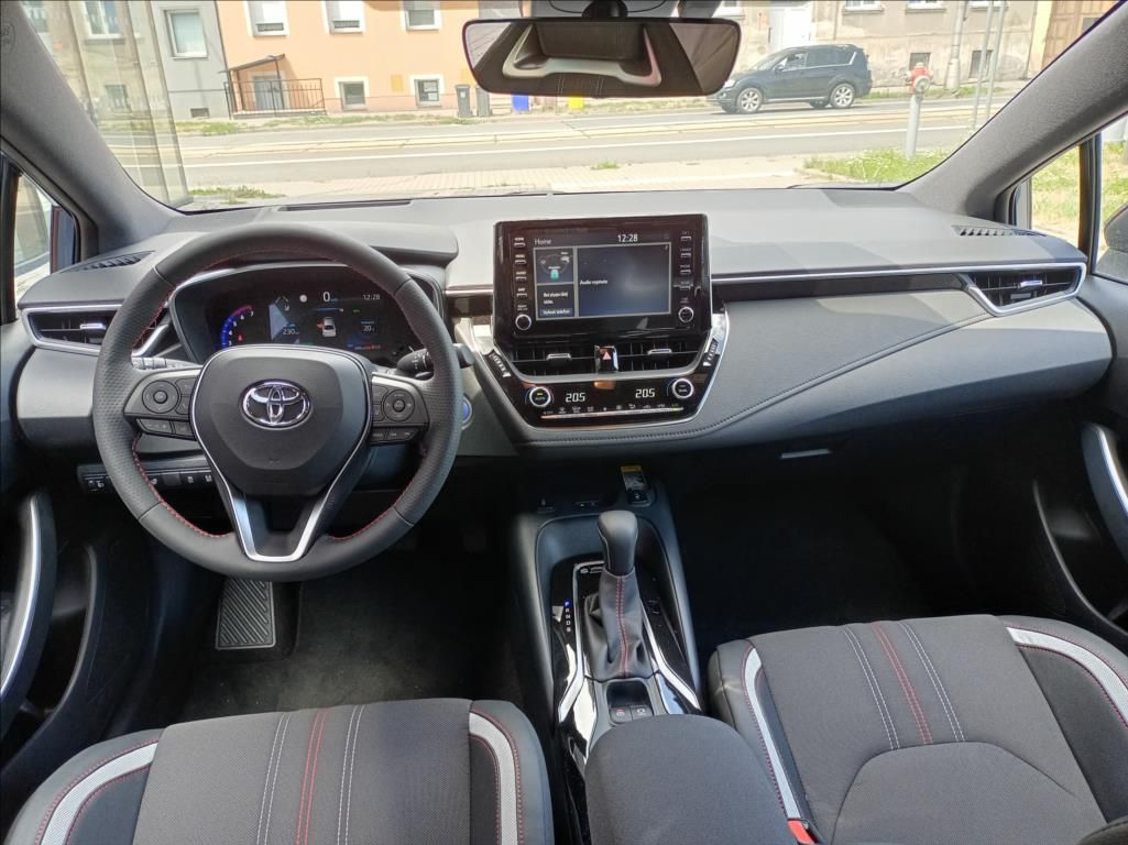 Toyota Corolla, 1,8 GR Sport + Dynamic - fotka 5