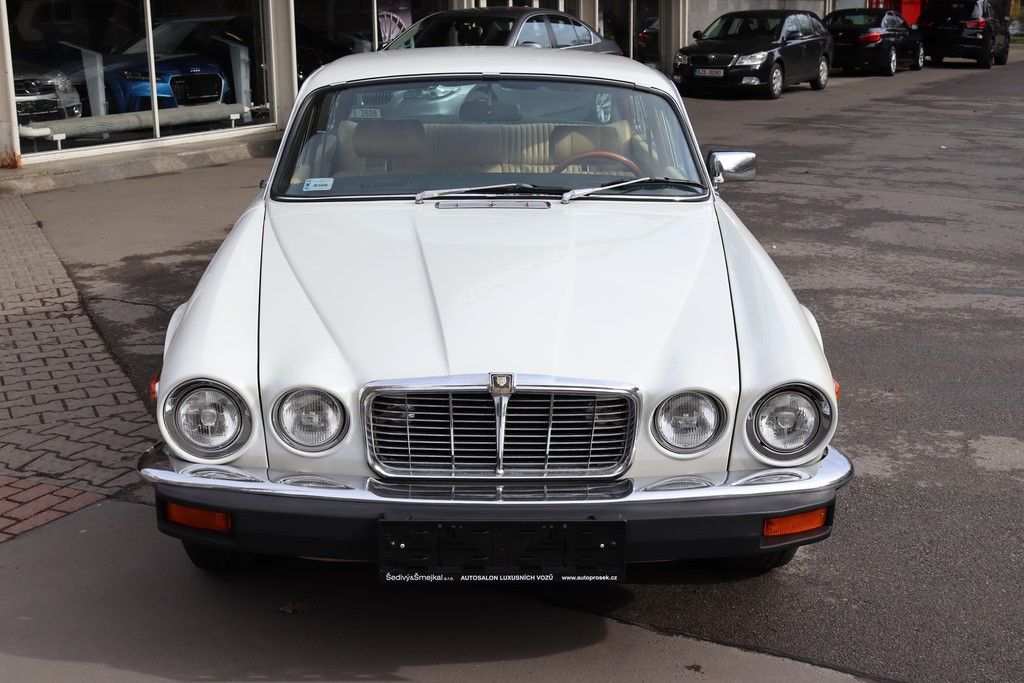 Jaguar XJ6, XJ6L 4.2 V6 125kW 1974 - fotka 2