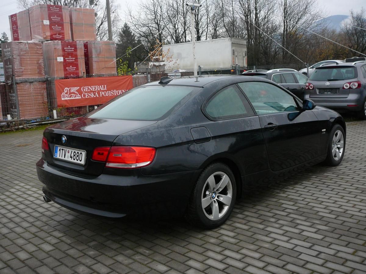 BMW Řada 3, 2,0 320d xDrive Coupe - fotka 3