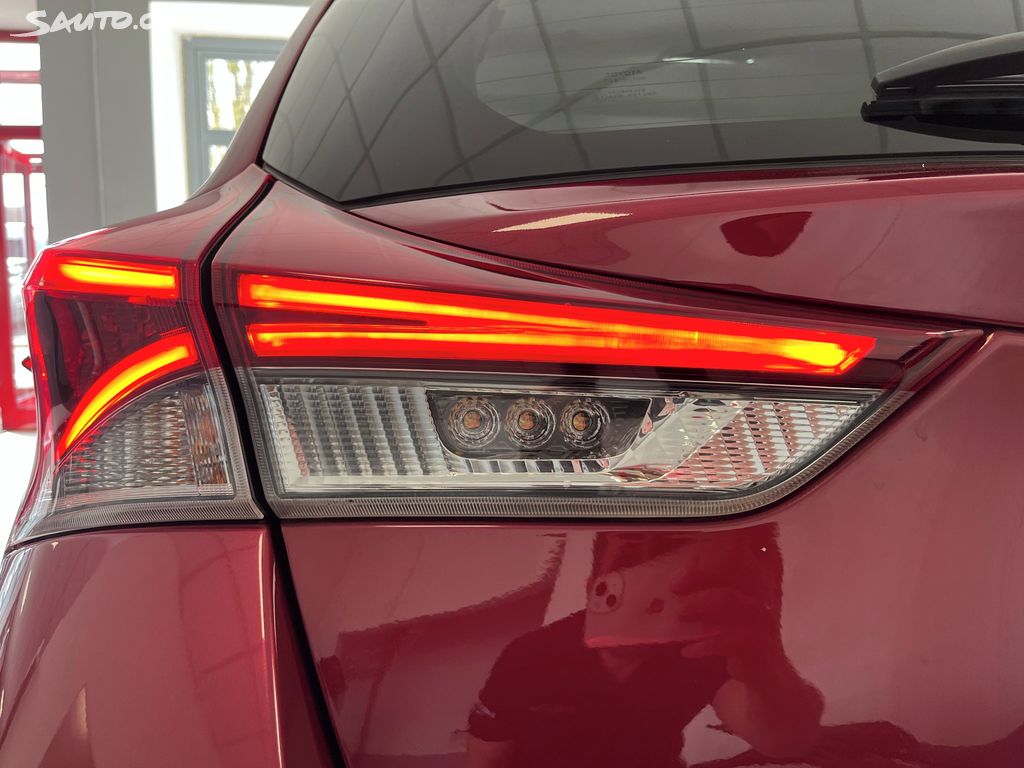 Toyota Auris, fotka 13