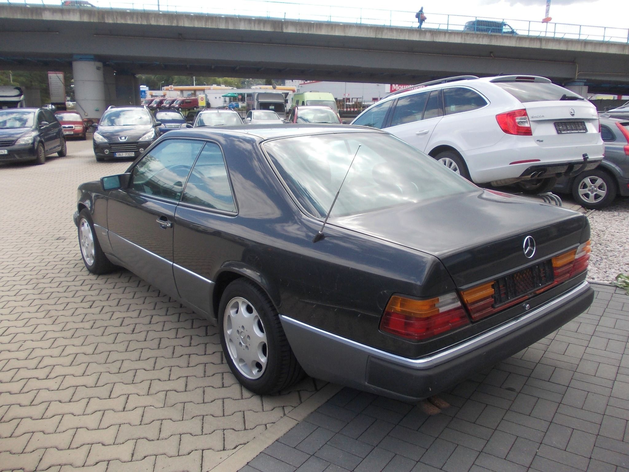 Mercedes-Benz 124, 320 CE - fotka 4
