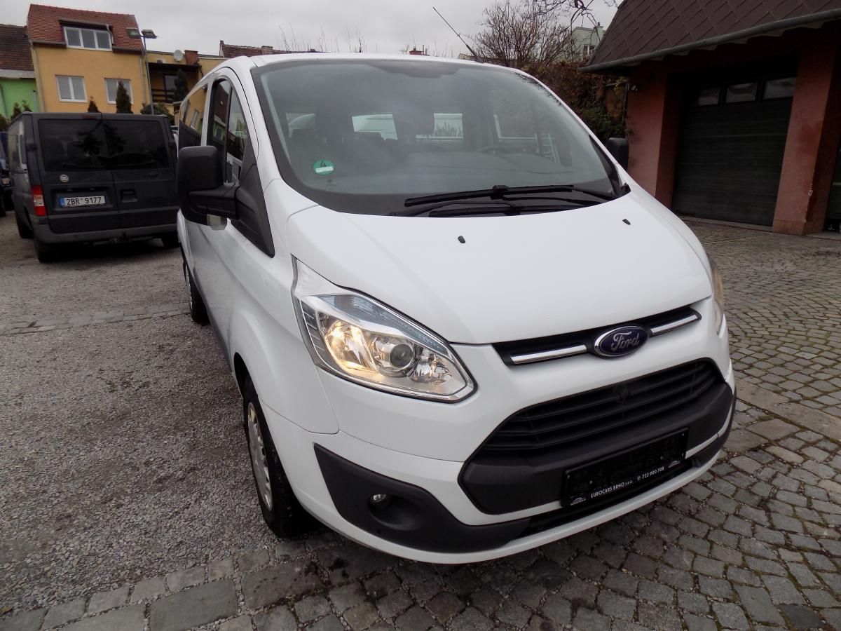 Ford Transit Custom, 2,2 TDCI 92 KW L2H1 9 MÍST - fotka 4