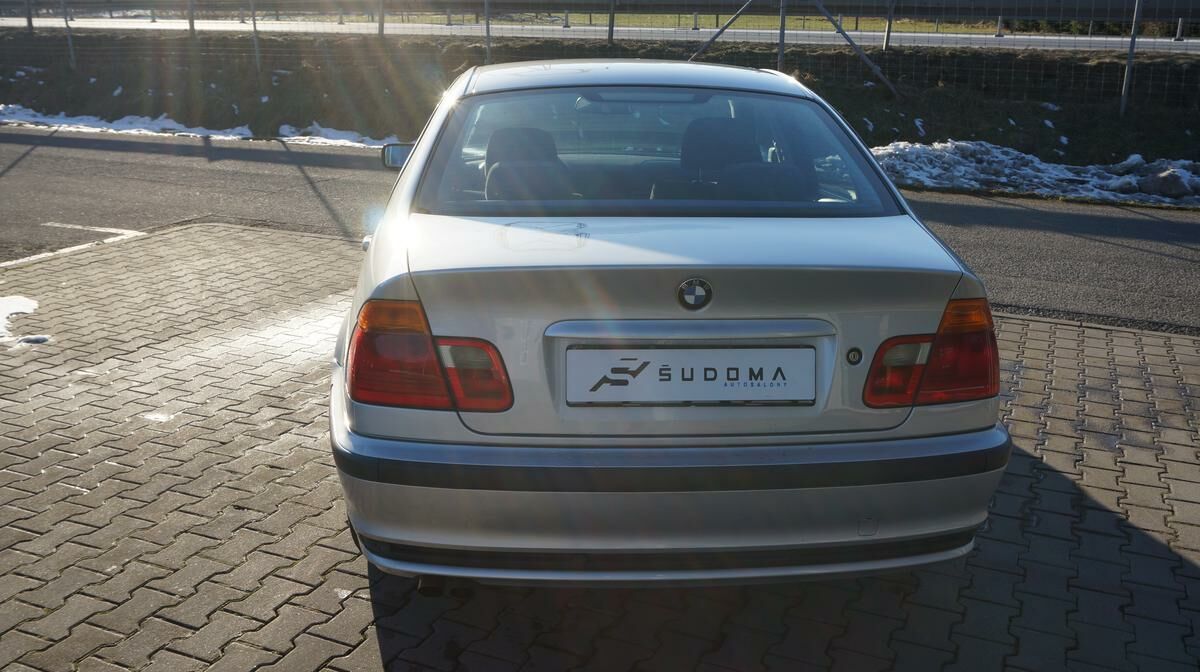 BMW Řada 3, 320i - fotka 6