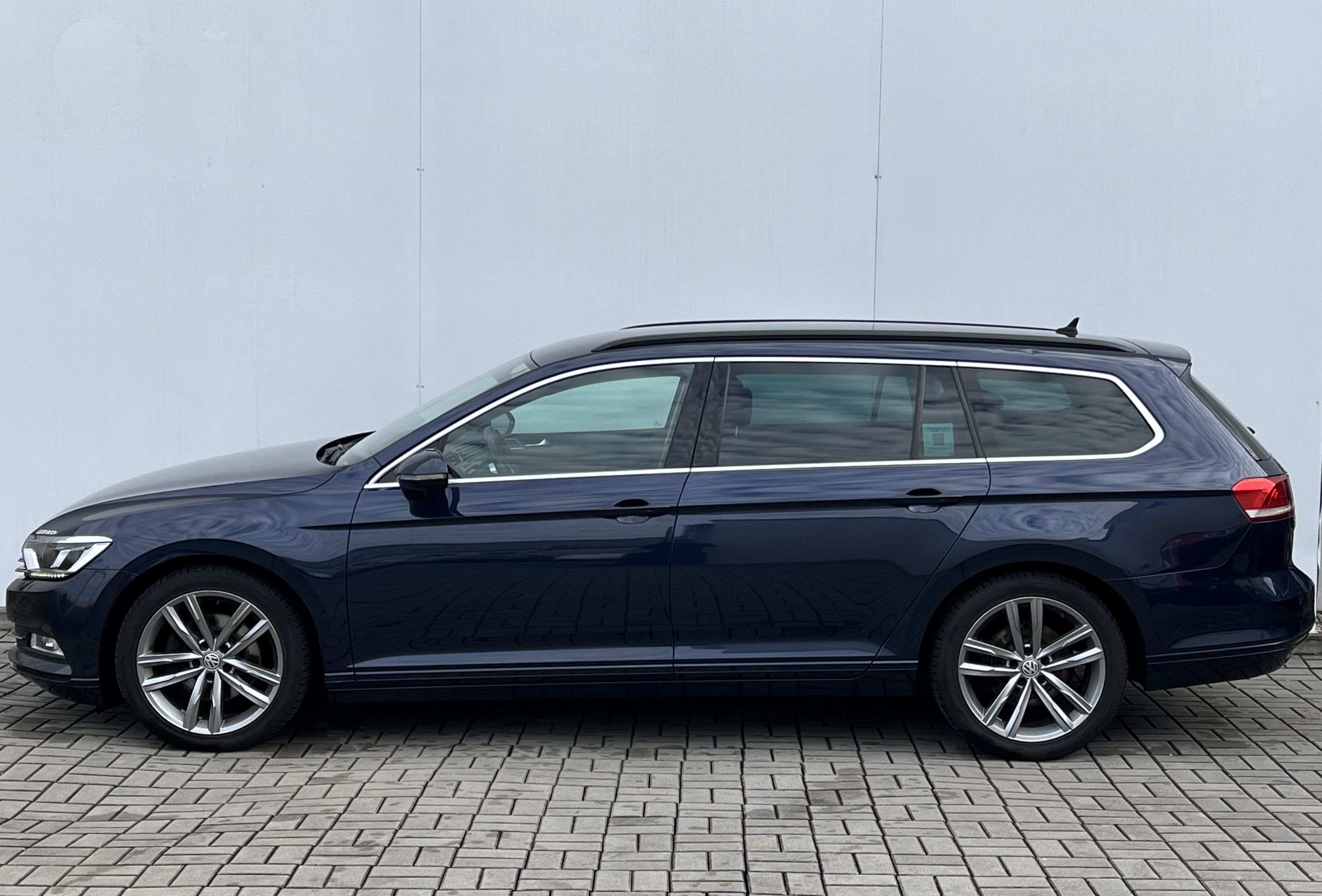 Volkswagen Passat, Comfortline 2.0 TDI 110 kW - fotka 3