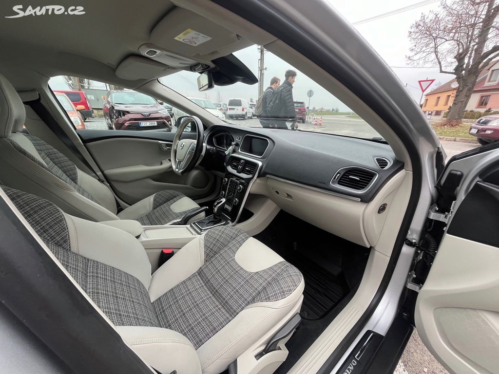 Volvo V40, fotka 13