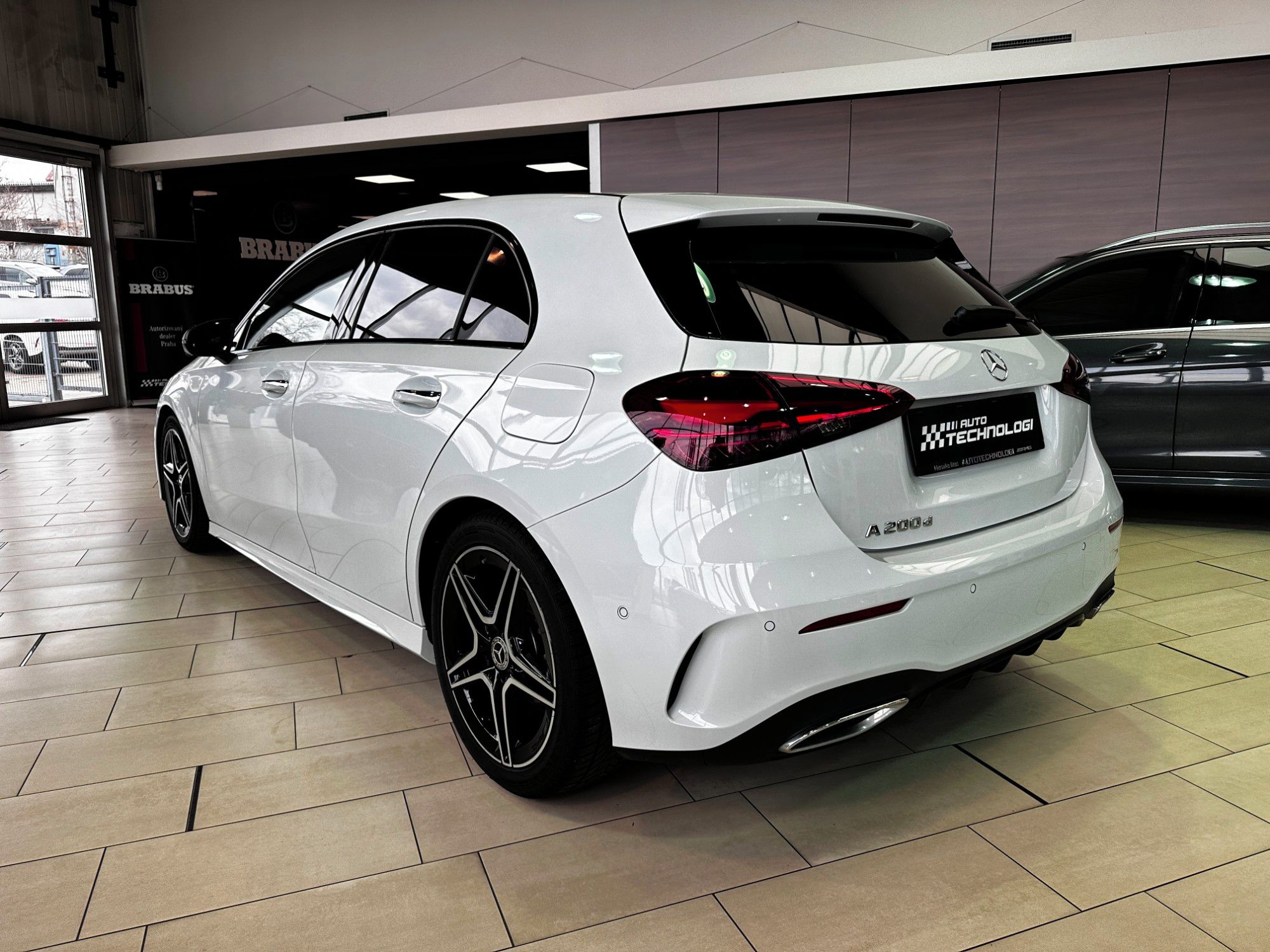 Mercedes-Benz Třídy A, 200d - fotka 6