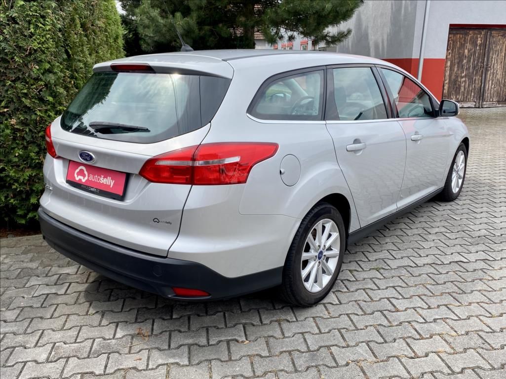 Ford Focus, 1,5 TDCi NAVI VÝHŘEV - fotka 5