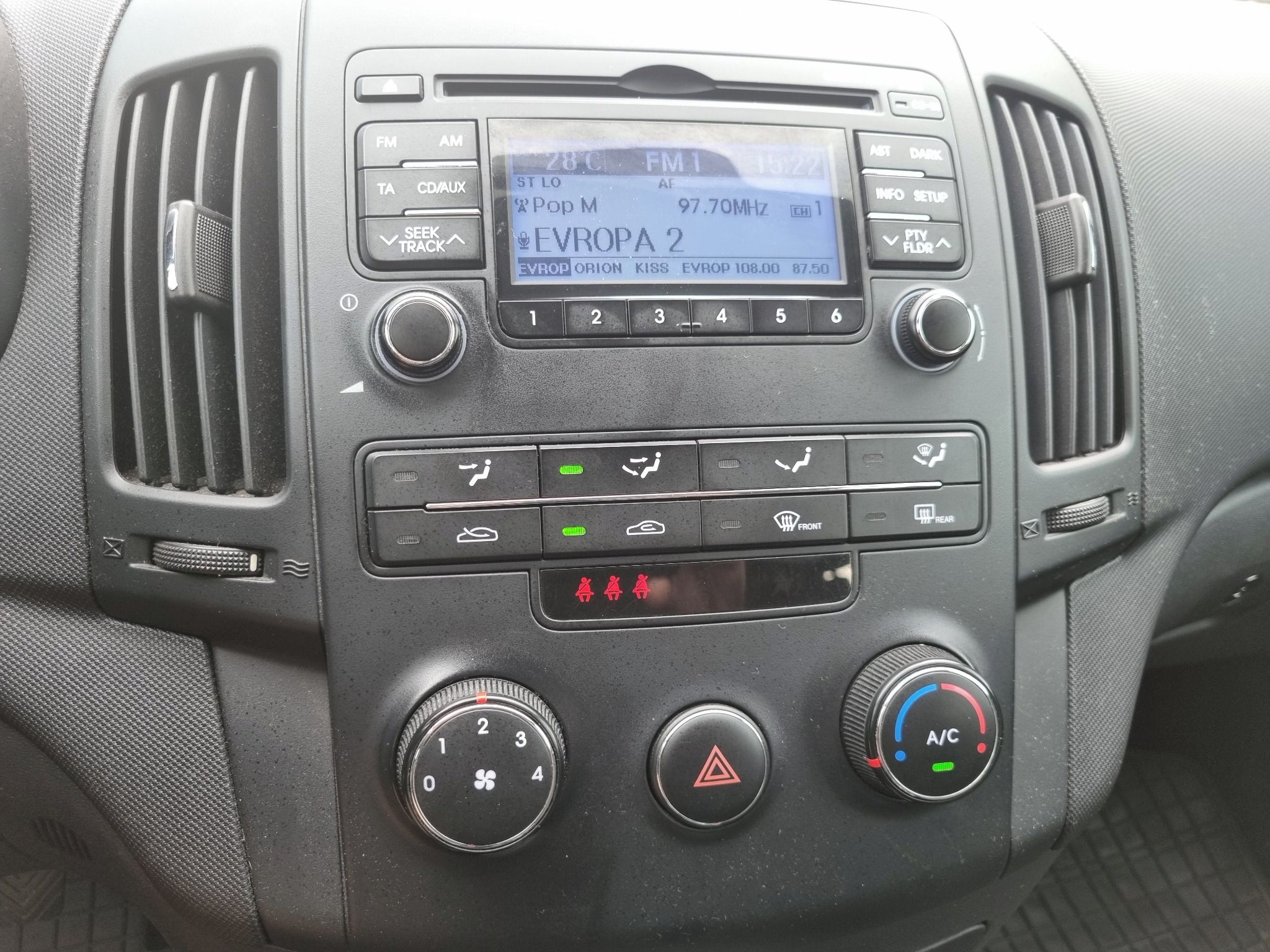 Hyundai i30, 1.4 80KW Klima - fotka 6