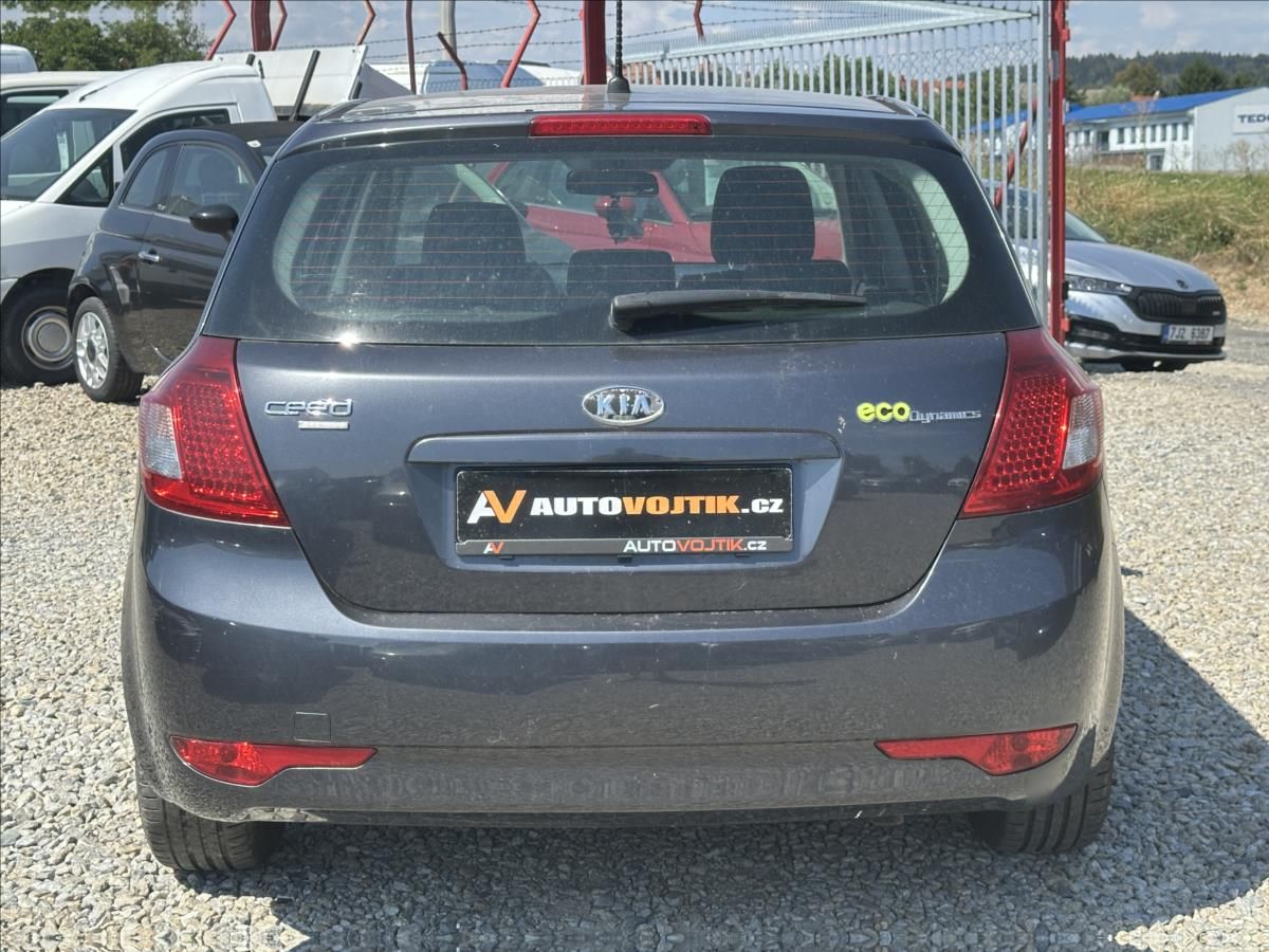 Kia Cee´d, 1,6 CRDi 85kW Exclusive - fotka 6