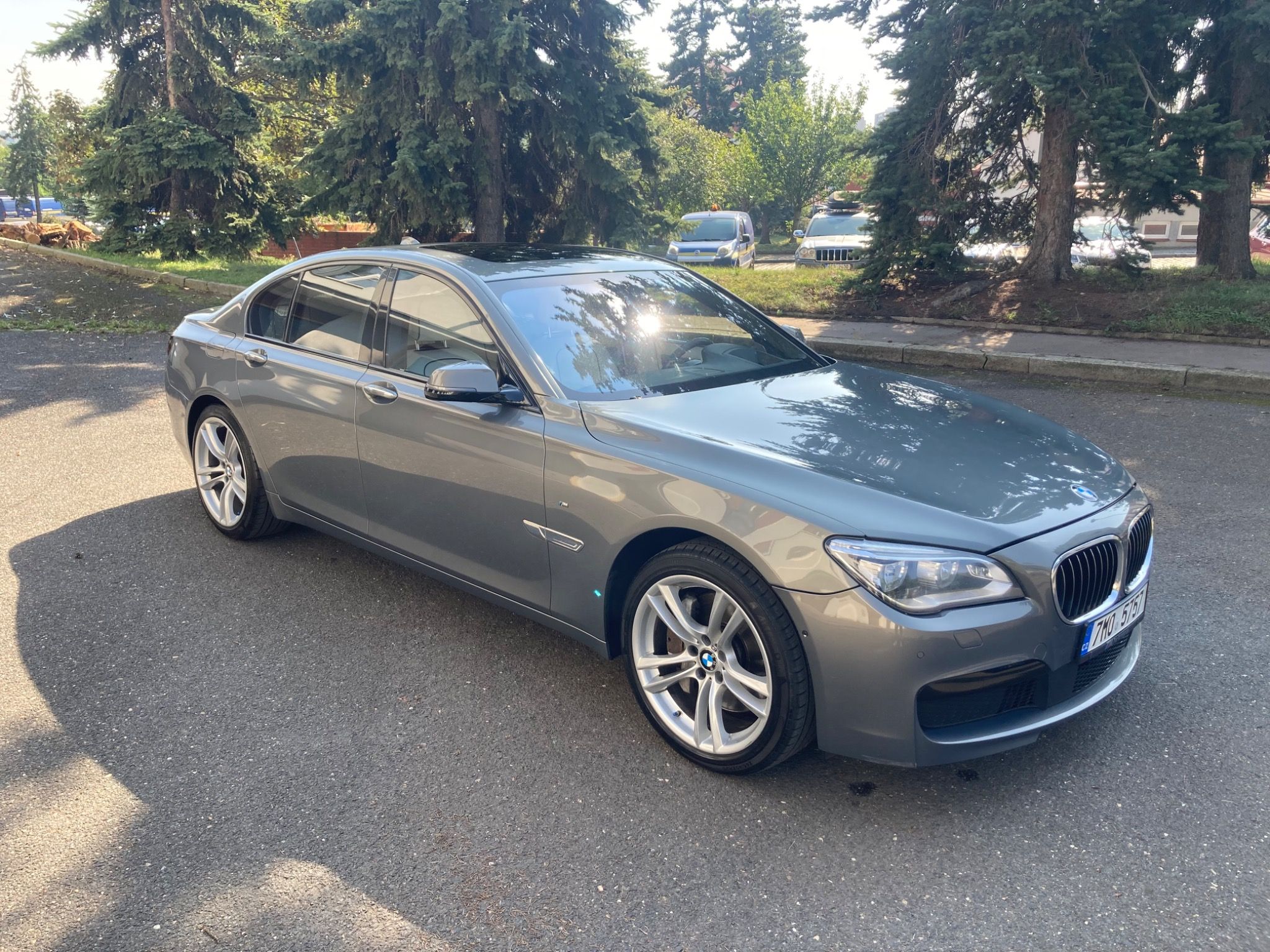 BMW Řada 7, 750i V8 330kW X-Drive M-paket - fotka 3