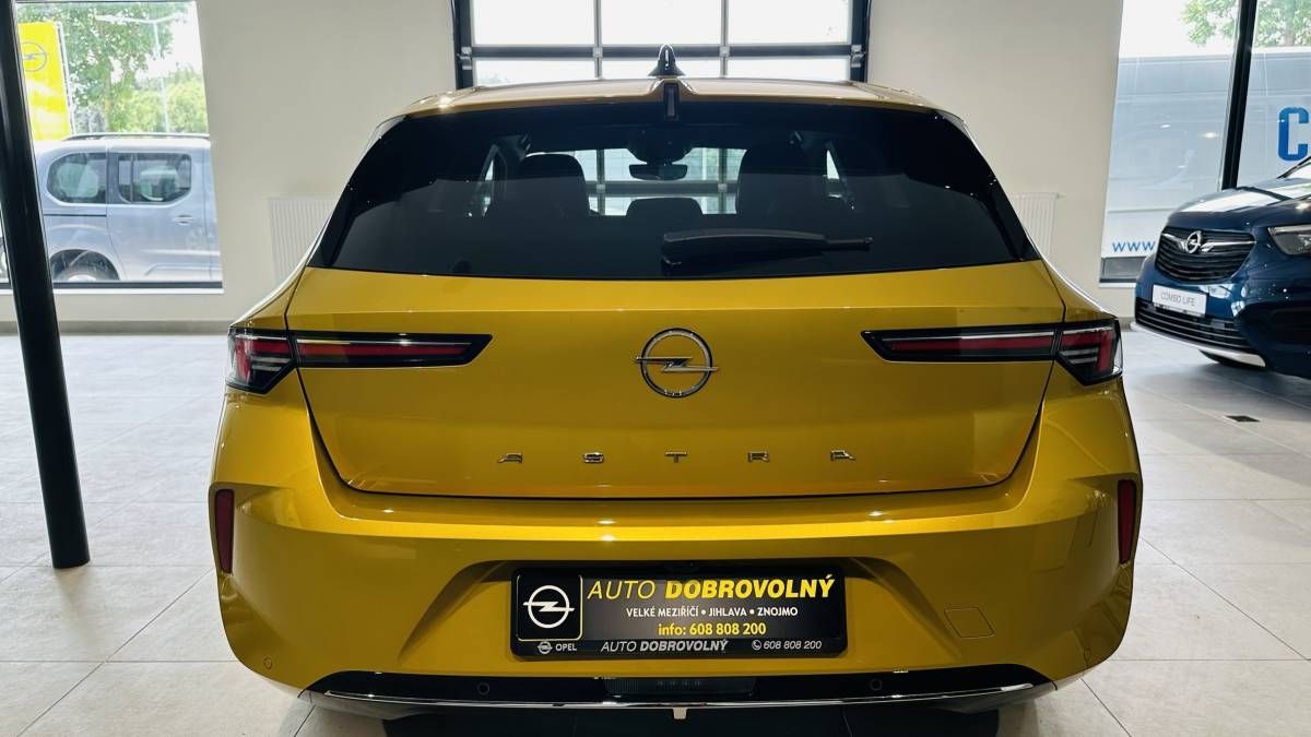 Opel Astra, Elegance HB 1.2 TURBO 96kW/130 - fotka 5