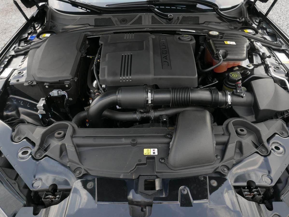 Jaguar XF, 2,2L Diesel Kombi Automat - fotka 6