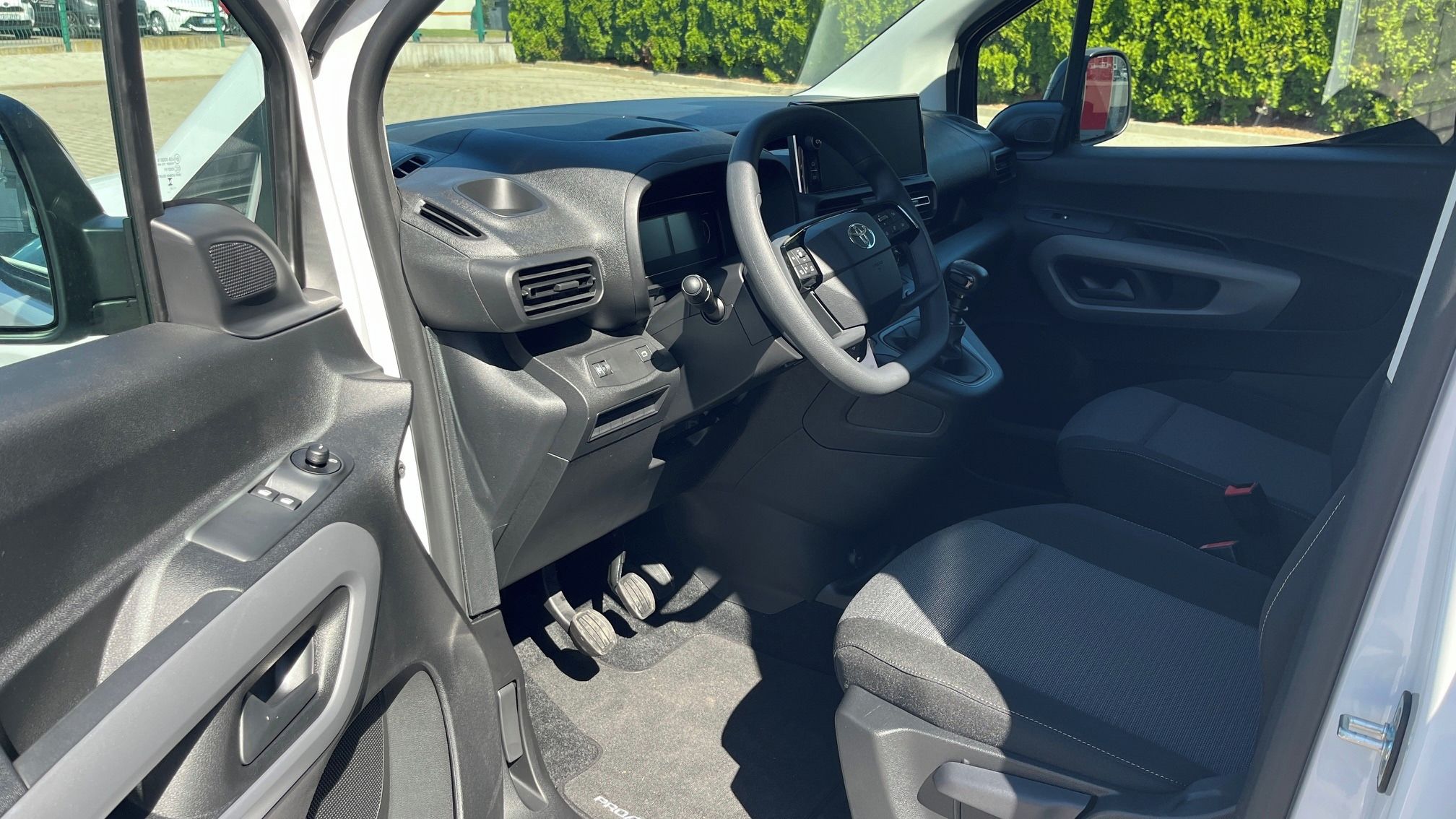 Toyota Proace City Verso, L2 1,2i 110PS Business 7 MÍST - fotka 5