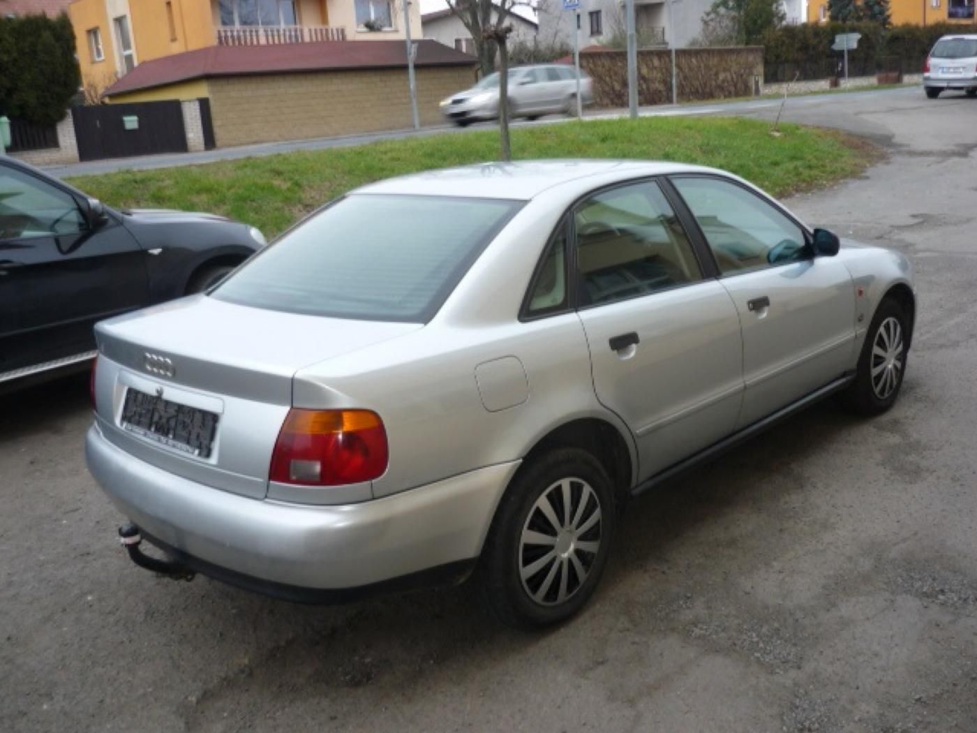 Audi A4, 1.6i.74kw.Klima.Závěs - fotka 6