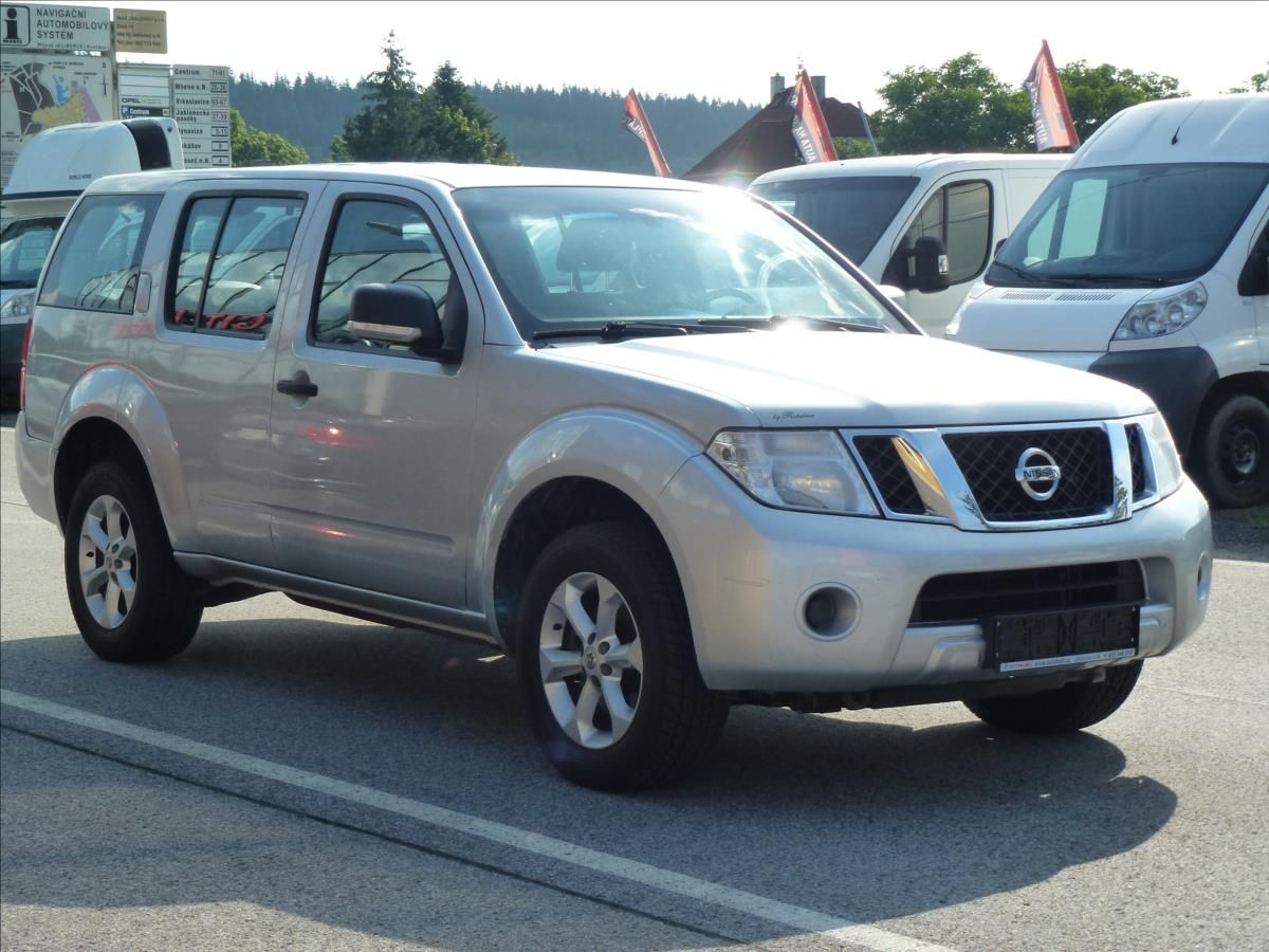 Nissan Pathfinder, 2,5 DCI 4x4 7míst - fotka 3