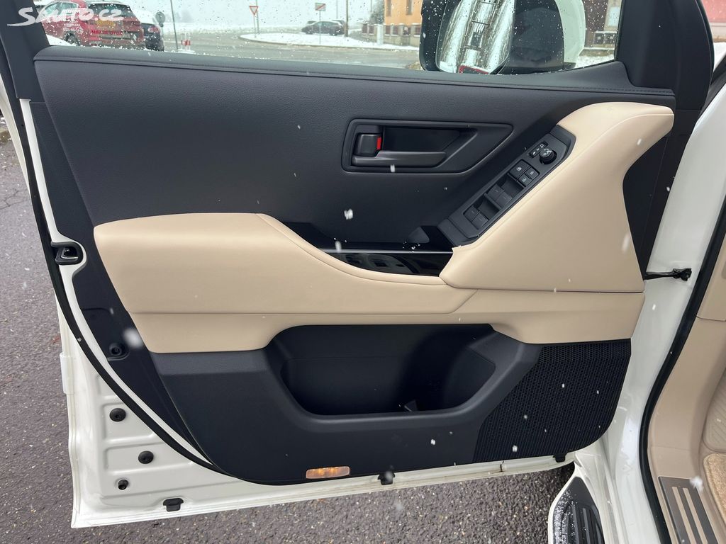 Toyota Land Cruiser 300, fotka 8