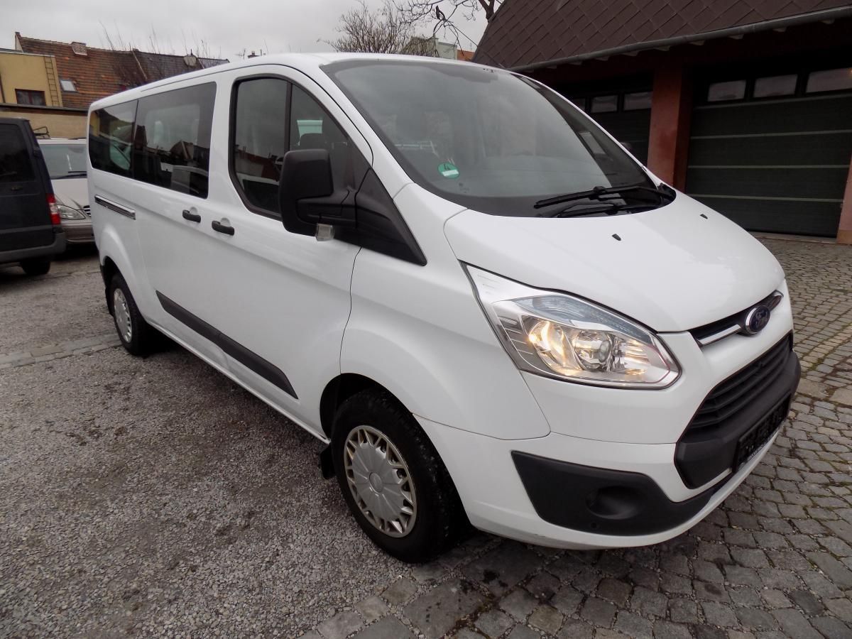 Ford Transit Custom, 2,2 TDCI 92 KW L2H1 9 MÍST - fotka 5