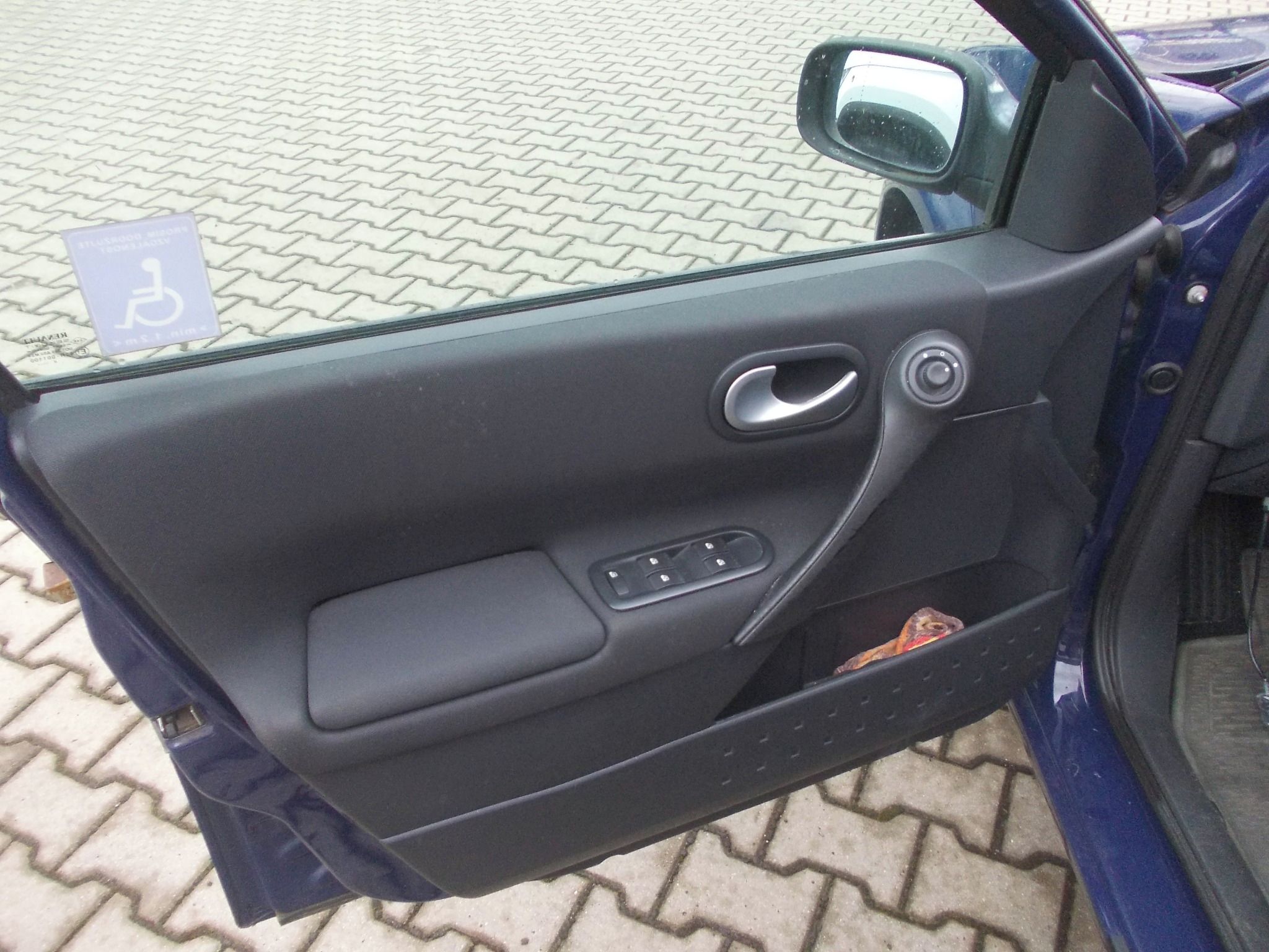 Renault Mégane, II 1.6 i ÚPRAVA PRO VOZÍČKÁŘE - fotka 5