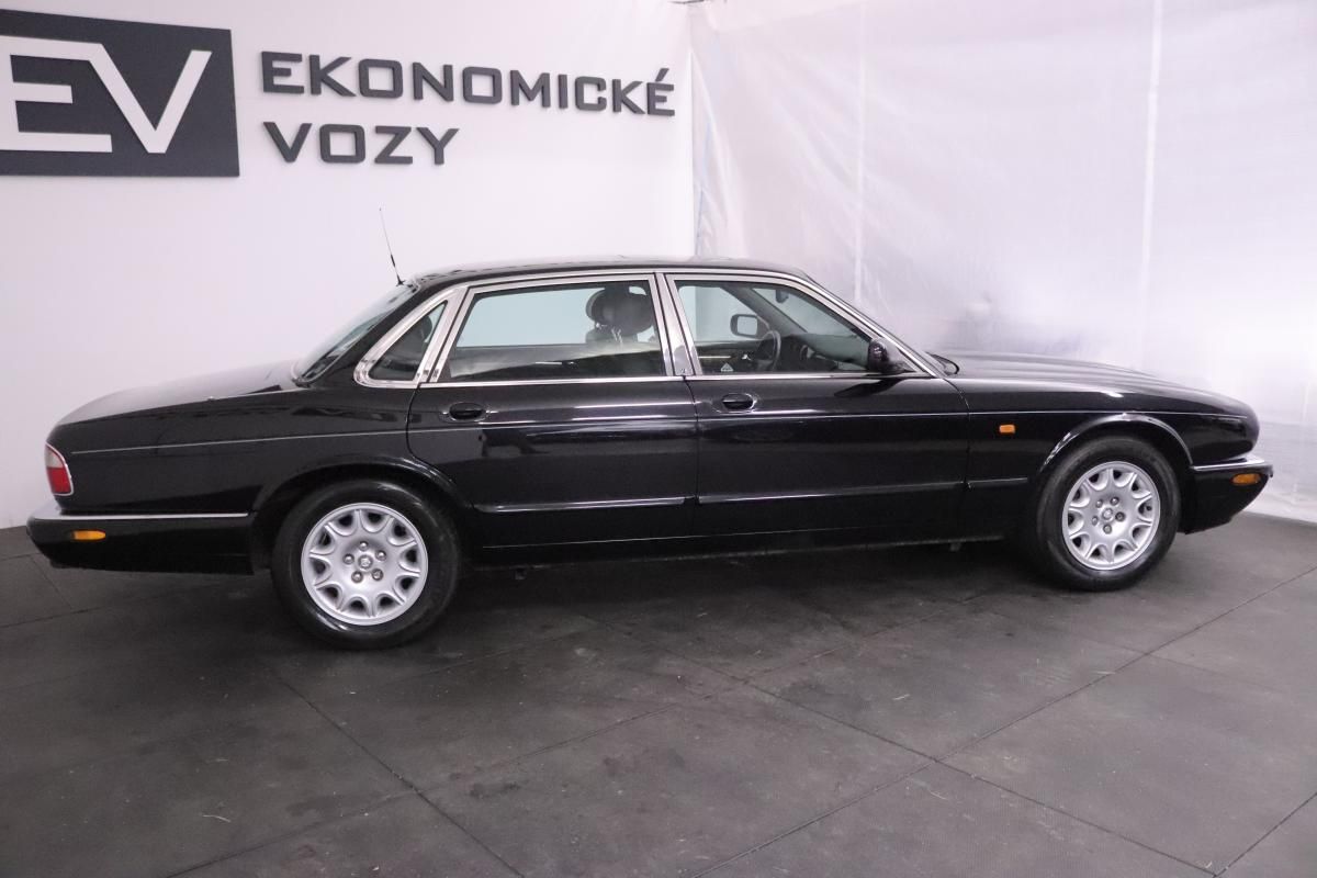 Jaguar XJ8, 4.0 V8 SOVEREIGN TOP - fotka 2