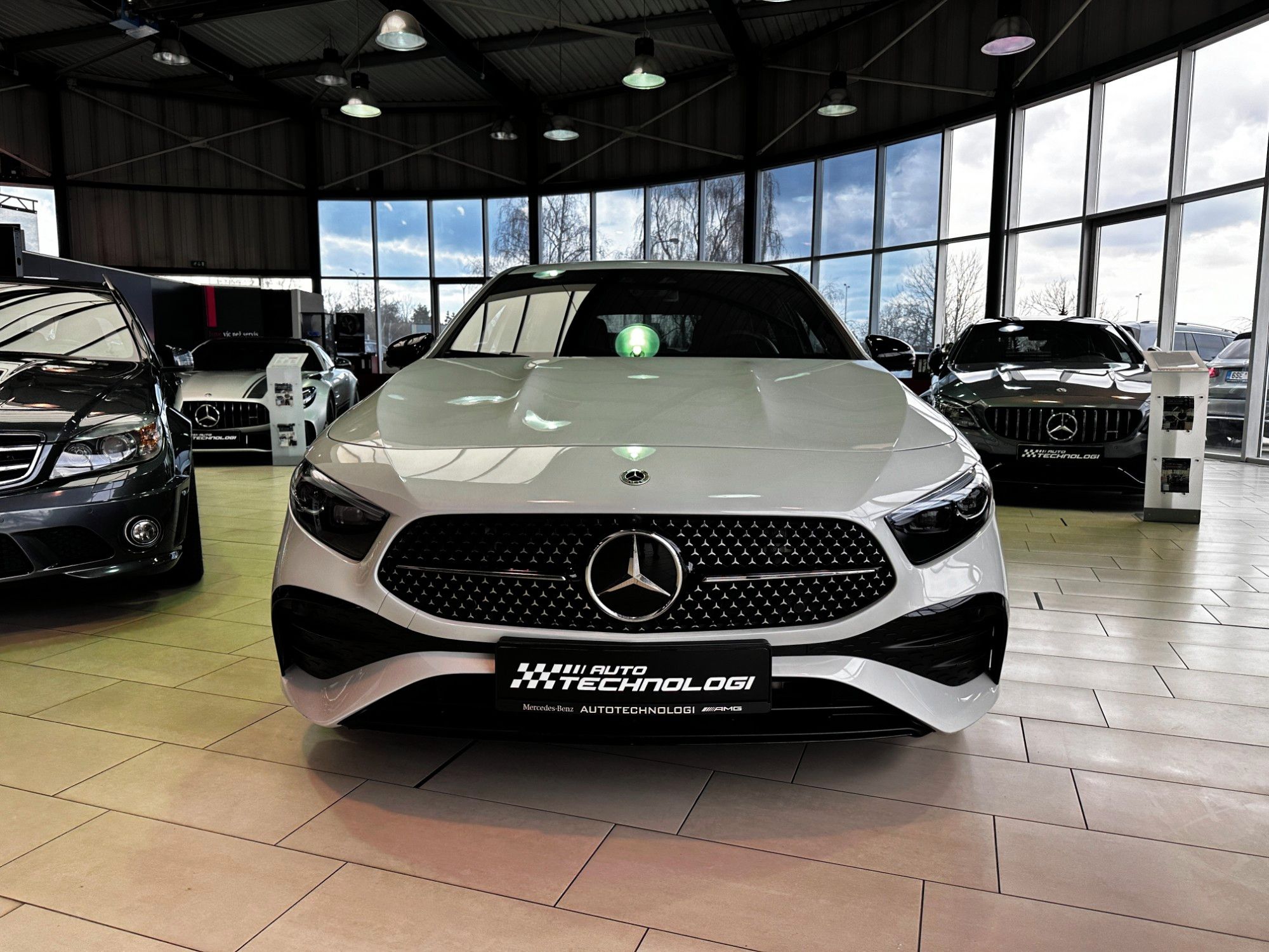 Mercedes-Benz Třídy A, 200d - fotka 3
