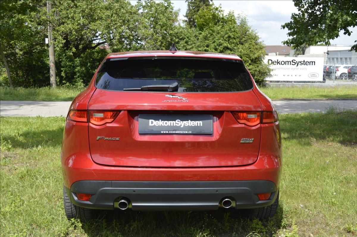 Jaguar F-Pace, 2,0 25d AWD R-SPORT Auto - fotka 6