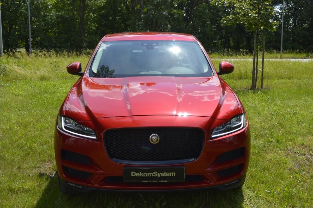 Jaguar F-Pace, 2,0 25d AWD R-SPORT Auto - fotka 2