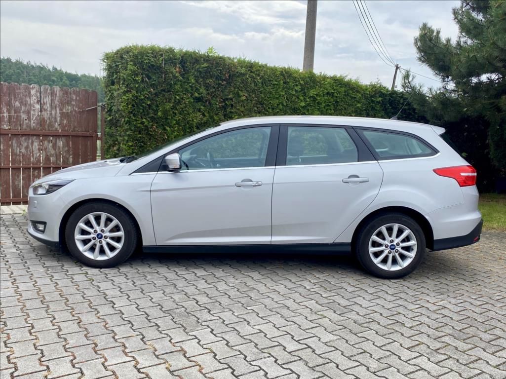 Ford Focus, 1,5 TDCi NAVI VÝHŘEV - fotka 2