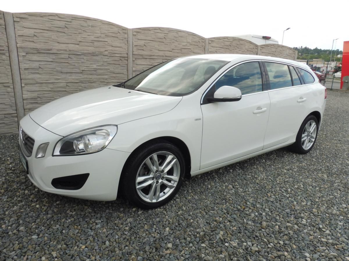 Volvo V60, 2.0D3 V5 135PS AUT EXTRA STAV! - fotka 3