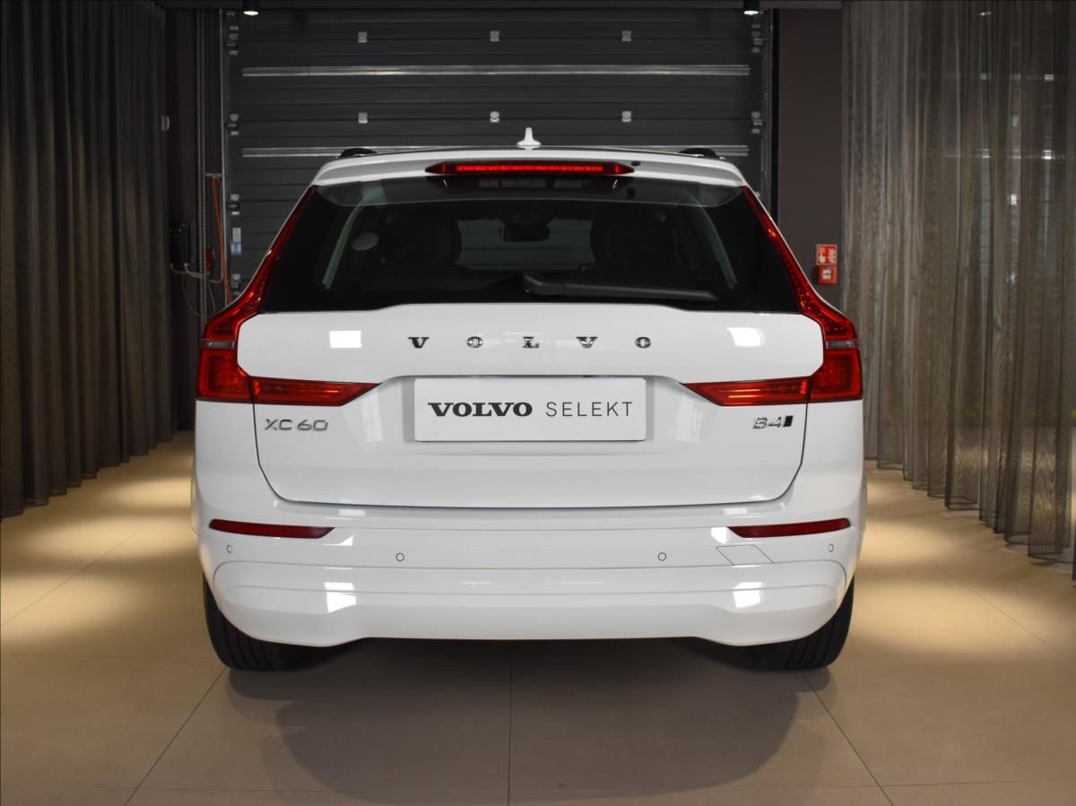 Volvo XC60, 2,0 B4 AWD CORE  Bezklíč - fotka 5